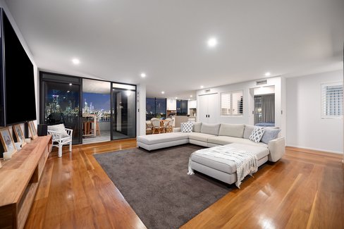 22/77 Brighton Parade, SOUTHPORT QLD 4215