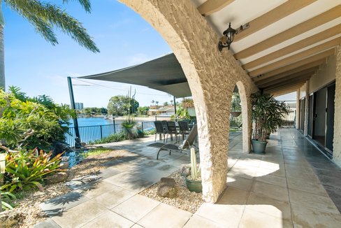 228 Mallawa Drive, PALM BEACH QLD 4221