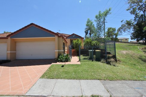 2/281 Cotlew Street West, ASHMORE QLD 4214