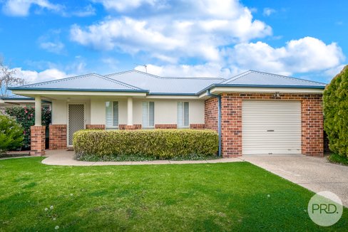 2/29 Lansdowne Avenue, LAKE ALBERT NSW 2650