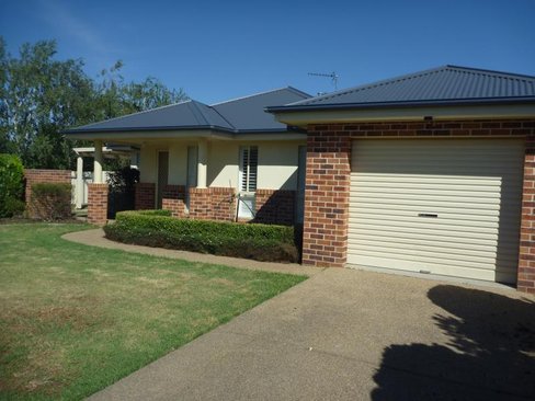 2/29 Lansdowne Avenue, LAKE ALBERT NSW 2650