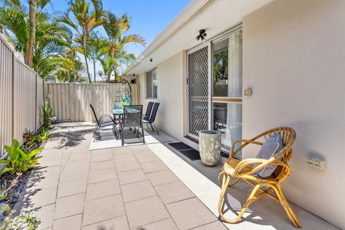 2/29 Riviera Road, MIAMI QLD 4220
