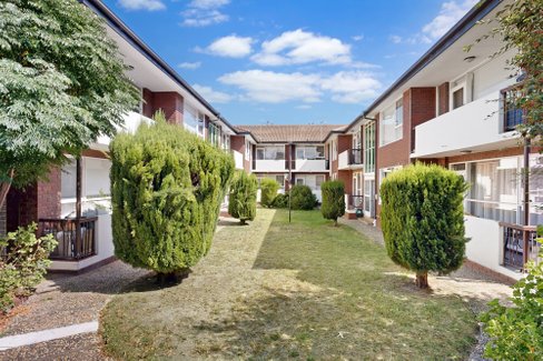2/293 Kooyong Road Elsternwick 3185