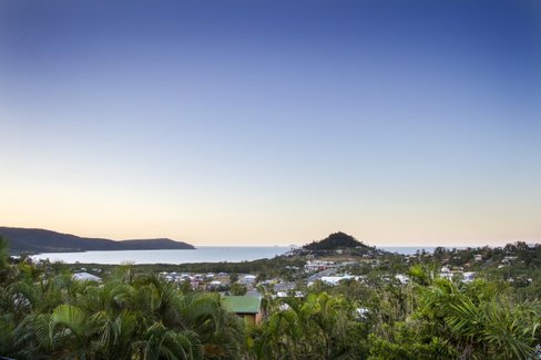 23 Country Road, CANNONVALE QLD 4802