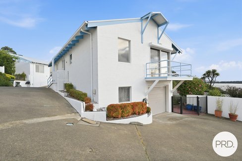 2/3 Cyrus Court, ROSE BAY TAS 7015