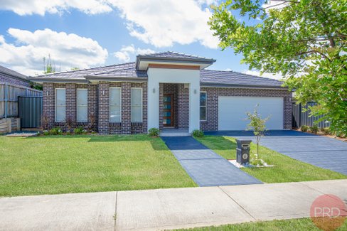 23 Grand Parade, RUTHERFORD NSW 2320