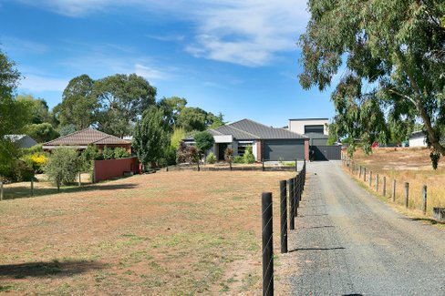 23 Hamlin Street, MINERS REST VIC 3352