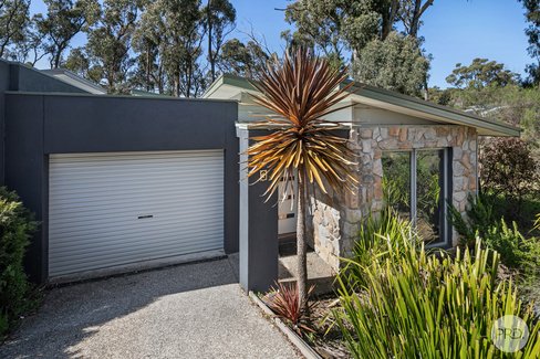 2/3 Hickory Lane, CRESWICK VIC 3363