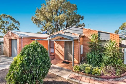 23 Howell Crescent, KANGAROO FLAT VIC 3555