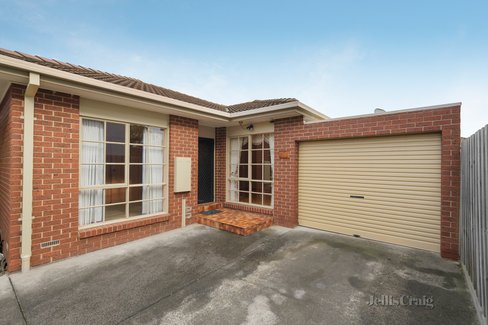 2/3 Montclair Court Bentleigh East 3165