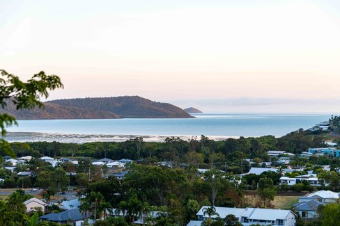 23 Panoramic Court, CANNONVALE QLD 4802