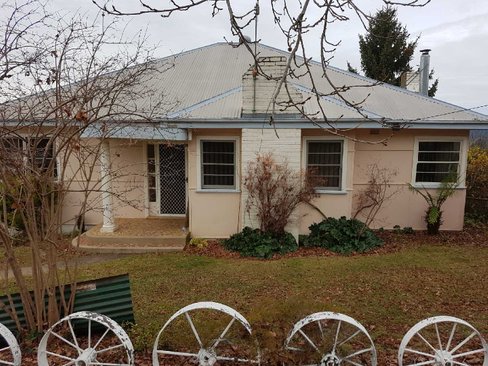 23 Sunnyside Avenue, BATLOW NSW 2730