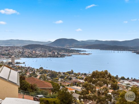 2/31 Nicholas Drive, SANDY BAY TAS 7005