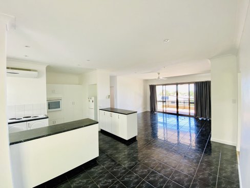 23/2 Eshelby Drive, CANNONVALE QLD 4802