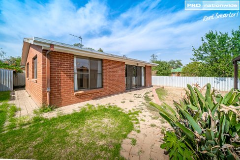 2/32 Halloran Street, TURVEY PARK NSW 2650