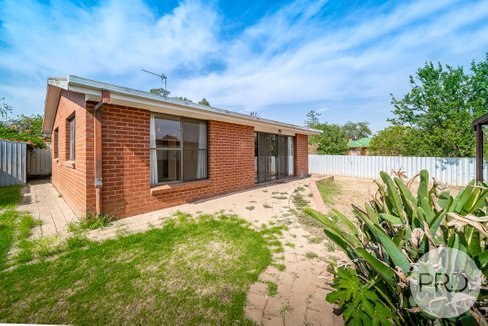 2/32 Halloran Street, TURVEY PARK NSW 2650