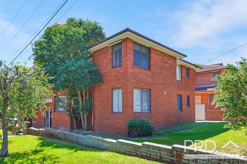 2/33 Graham Road, NARWEE NSW 2209