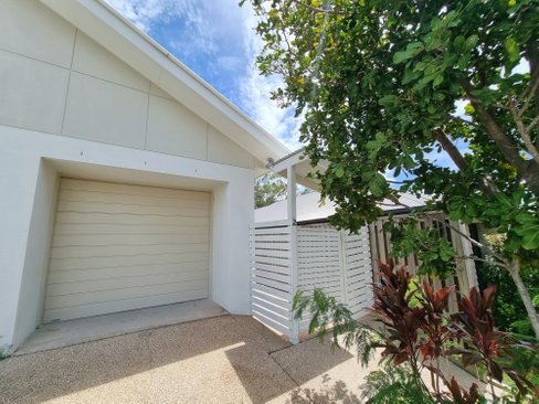 2/33 Sea Prince Circuit, CLINTON QLD 4680