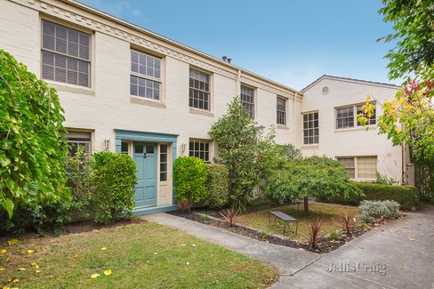 2/34 Fermanagh Road Camberwell 3124