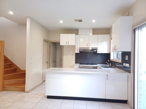 2/35 Angus Drive Glen Waverley 3150