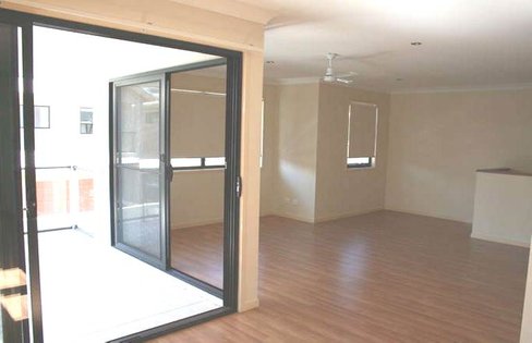 2/35 Harley Street, LABRADOR QLD 4215