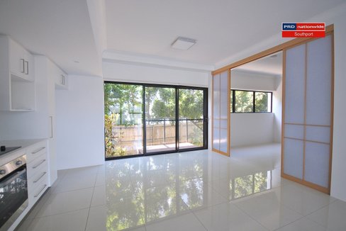 2/37-39 Central Street, LABRADOR QLD 4215