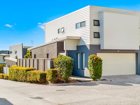 23/7 Border Drive North, CURRUMBIN WATERS QLD 4223