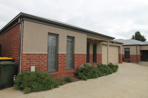 2/37 Victoria Street, CRESWICK VIC 3363