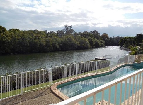 238 Nineteenth Avenue, ELANORA QLD 4221