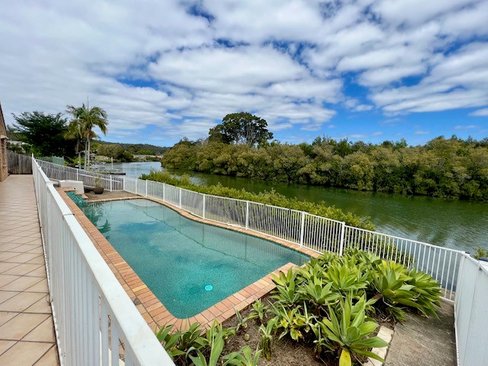 238 Nineteenth Avenue, ELANORA QLD 4221