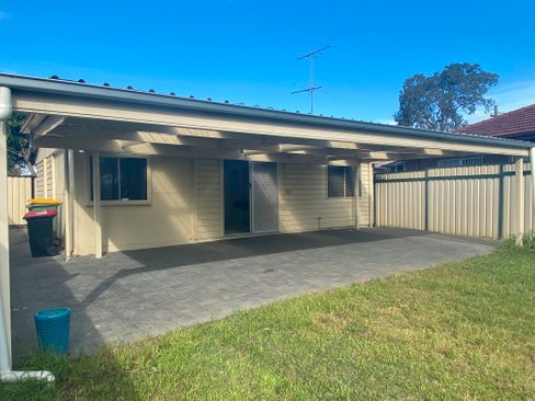 239 Henry Lawson Drive, GEORGES HALL NSW 2198