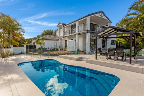 24 Beaconsfield Drive, Burleigh Waters QLD 4220