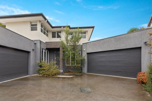 2/4 Bogong Court Doncaster East 3109