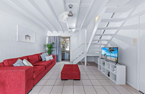 2/4 Border Drive, CANNONVALE QLD 4802