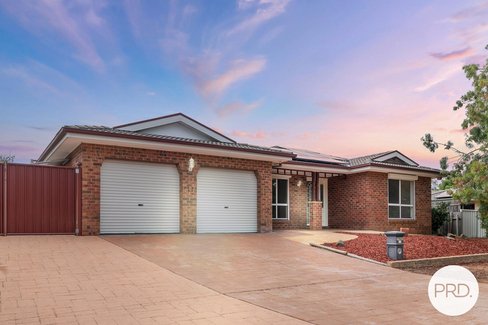24 Buckmaster Crescent, DUNLOP
