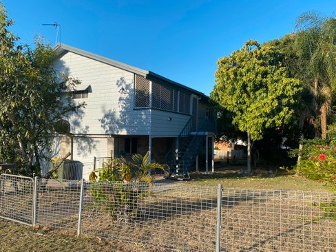 24 Centenary Drive, BOYNE ISLAND QLD 4680