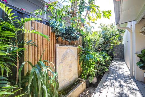 2/4 Christine Avenue, Burleigh Heads QLD 4220