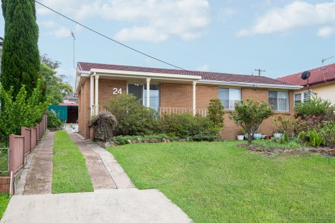 24 Clarence Street, TENAMBIT NSW 2323