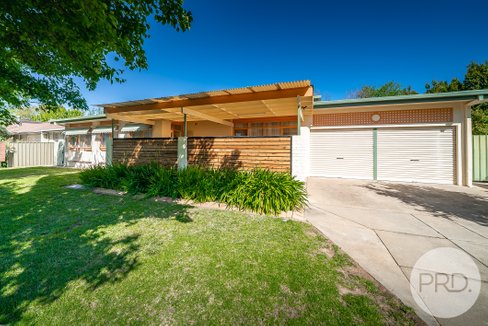 24 Dalkeith Avenue, LAKE ALBERT NSW 2650