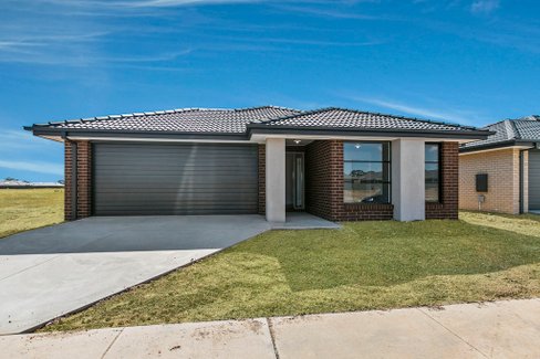 24 Fitzgerald Road, HUNTLY VIC 3551