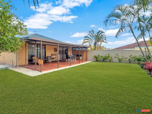 2/4 Flora Close, BURLEIGH WATERS QLD 4220