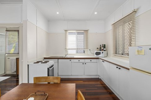 24 George Street East, Burleigh Heads QLD 4220