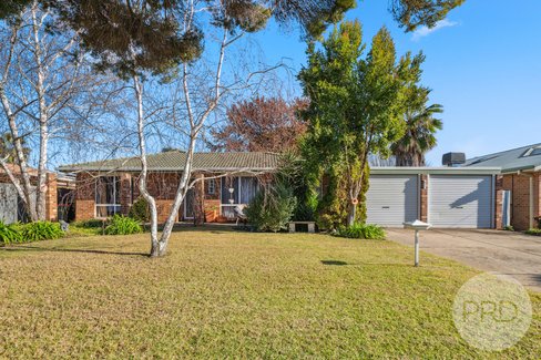 24 Grevillea Crescent, LAKE ALBERT NSW 2650