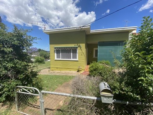 24 Hall Street, TAMWORTH NSW 2340