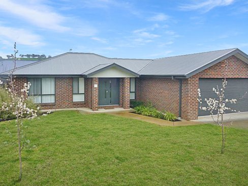 24 Hudson Drive, LLOYD NSW 2650