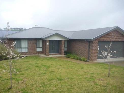 24 Hudson Drive, LLOYD NSW 2650