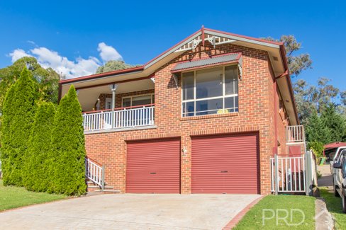 24 Jillabenan Close, TUMUT NSW 2720