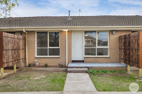 2/4 John Street, WENDOUREE VIC 3355