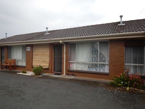 2/4 Marie Crescent, WENDOUREE VIC 3355