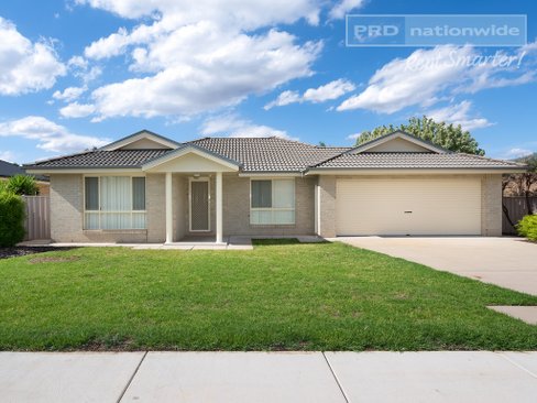 24 Mima Street, GLENFIELD PARK NSW 2650